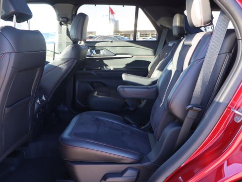 Used 2025 Ford Explorer ST image 10