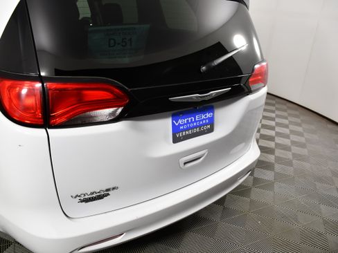 Used 2023 Chrysler Voyager LX FWD image 15
