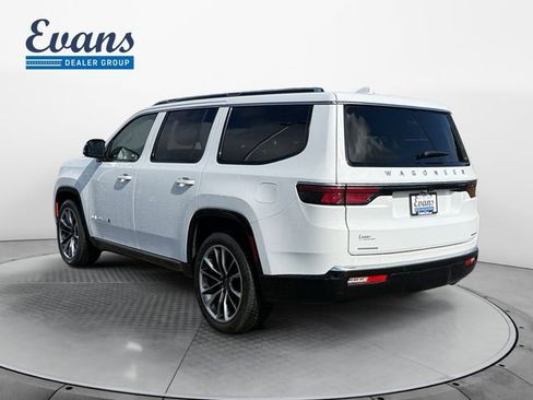 Used 2023 Jeep Wagoneer Series III w/ Premium Group I AWD/4WD image 4