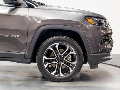 Used 2022 Jeep Compass Limited AWD/4WD image 17