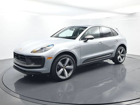 Certified 2025 Porsche Macan AWD/4WD image 1
