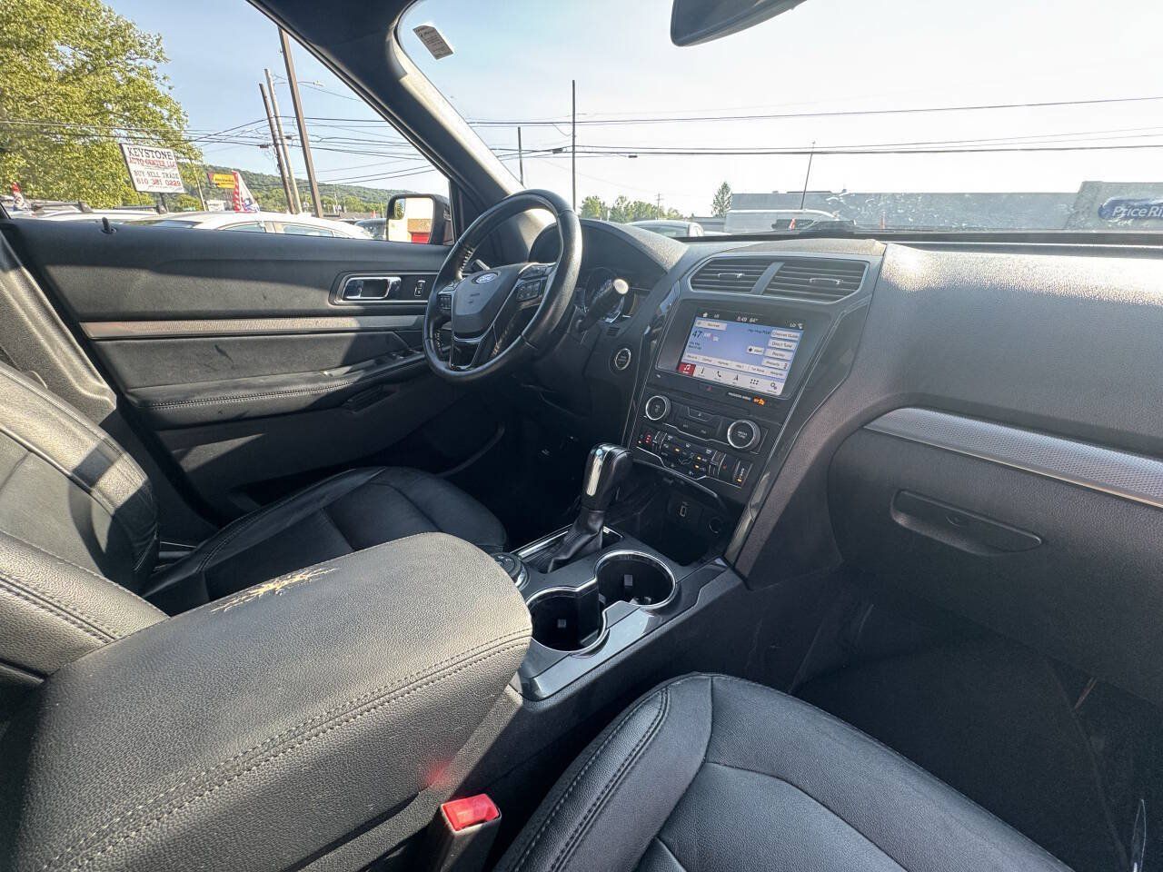 Used 2018 Ford Explorer XLT w/ Equipment Group 202A AWD/4WD image 36