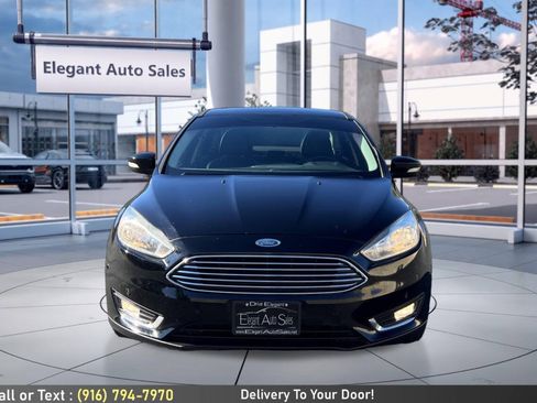 Used 2016 Ford Focus Titanium FWD image 2