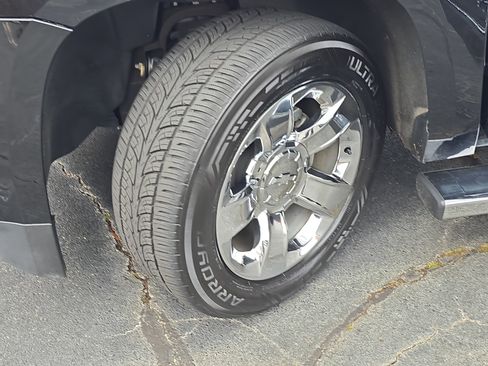 Used 2017 Chevrolet Tahoe LT w/ LT Signature Package image 31