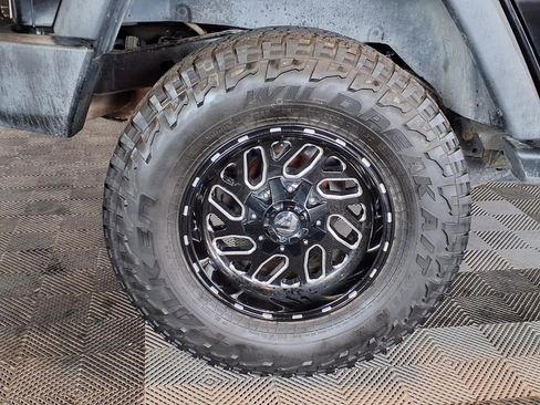 Used 2015 Jeep Wrangler Unlimited Sport w/ Connectivity Group AWD/4WD image 7