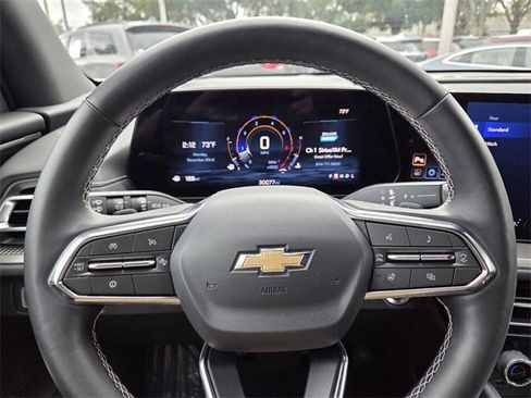 Used 2025 Chevrolet Traverse LT image 34