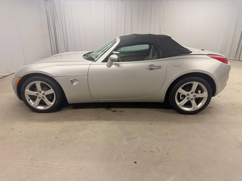 Used 2006 Pontiac Solstice Convertible w/ Premium Package RWD image 9