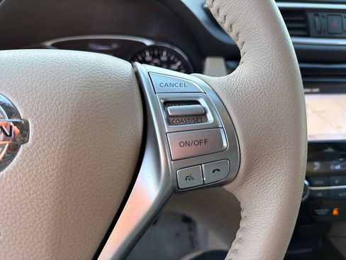 Used 2015 Nissan Rogue SL image 22