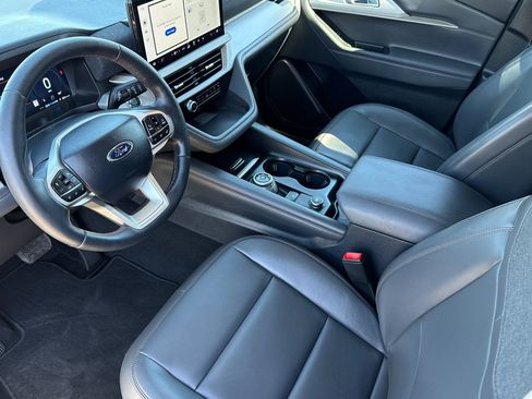 Used 2025 Ford Explorer Active w/ Active Comfort Package image 10