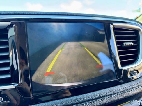 Used 2020 Chrysler Pacifica Limited FWD image 30
