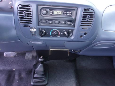 Used 2000 Ford F150 XL image 18