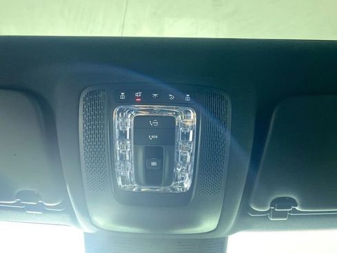 Used 2023 Mercedes-Benz GLS 450 4MATIC image 9