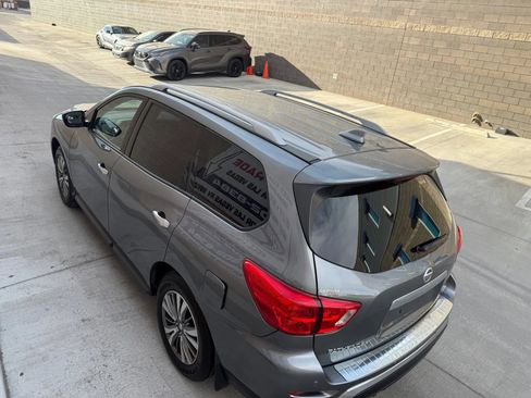 Used 2020 Nissan Pathfinder SV FWD image 8
