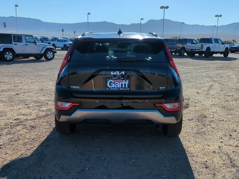 Used 2024 Kia Niro EX Touring image 4