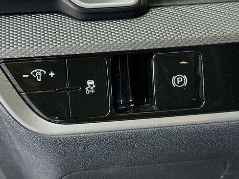 Used 2025 Kia Sportage LX image 16