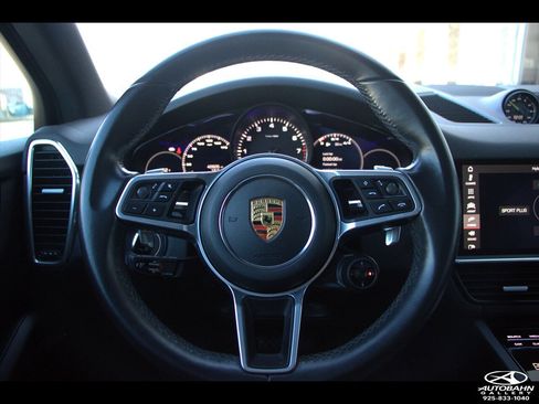 Used 2020 Porsche Cayenne E-Hybrid w/ Premium Plus Package AWD/4WD image 15