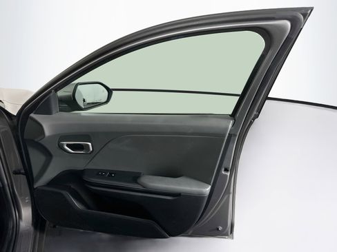 Used 2025 Kia K4 FWD image 32