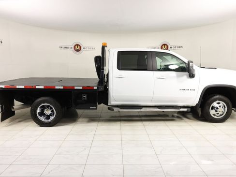 Used 2024 Chevrolet Silverado 3500 LT w/ Convenience Package image 2