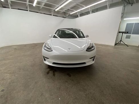 Used 2018 Tesla Model 3 Long Range image 9