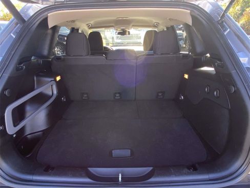 Used 2016 Jeep Cherokee Latitude w/ Comfort/Convenience Group image 9