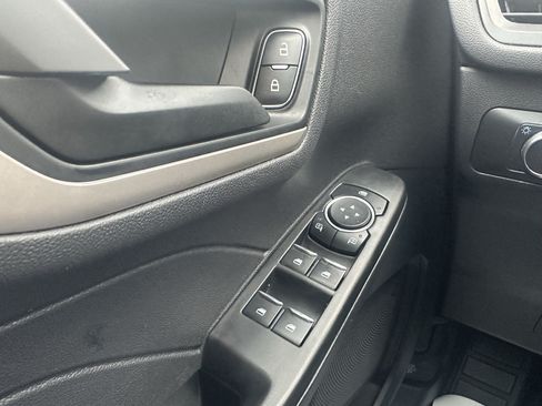 Used 2022 Ford Escape SE w/ Cold Weather Package AWD/4WD image 25