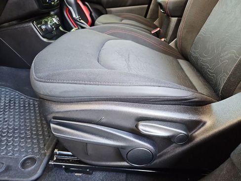 Used 2023 Jeep Renegade Trailhawk AWD/4WD image 24