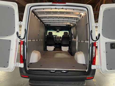 Used 2025 Mercedes-Benz Sprinter 2500 image 16