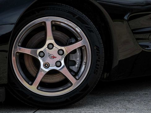 Used 2002 Chevrolet Corvette Convertible w/ Preferred Equipment Group2 image 51