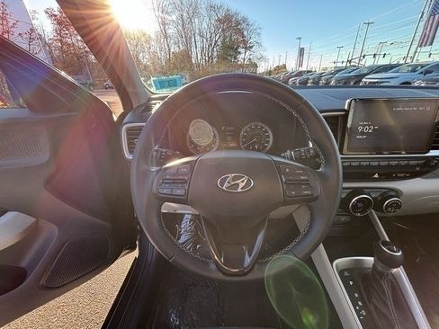 Used 2022 Hyundai Venue Limited image 13