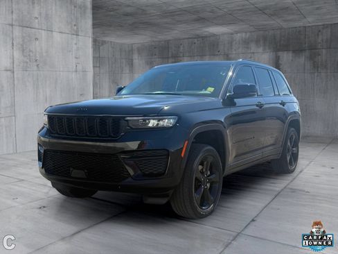 Used 2023 Jeep Grand Cherokee Altitude RWD image 2