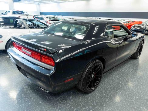 Used 2010 Dodge Challenger SRT8 RWD image 6