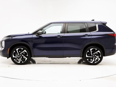Used 2022 Mitsubishi Outlander SE image 6