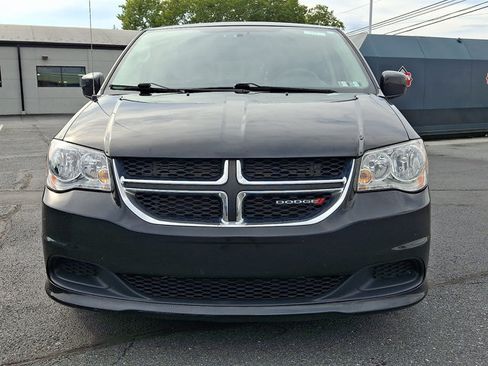 Used 2016 Dodge Grand Caravan SXT FWD image 2
