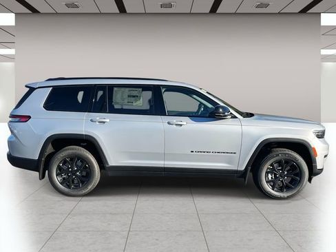 New 2025 Jeep Grand Cherokee L Altitude image 2