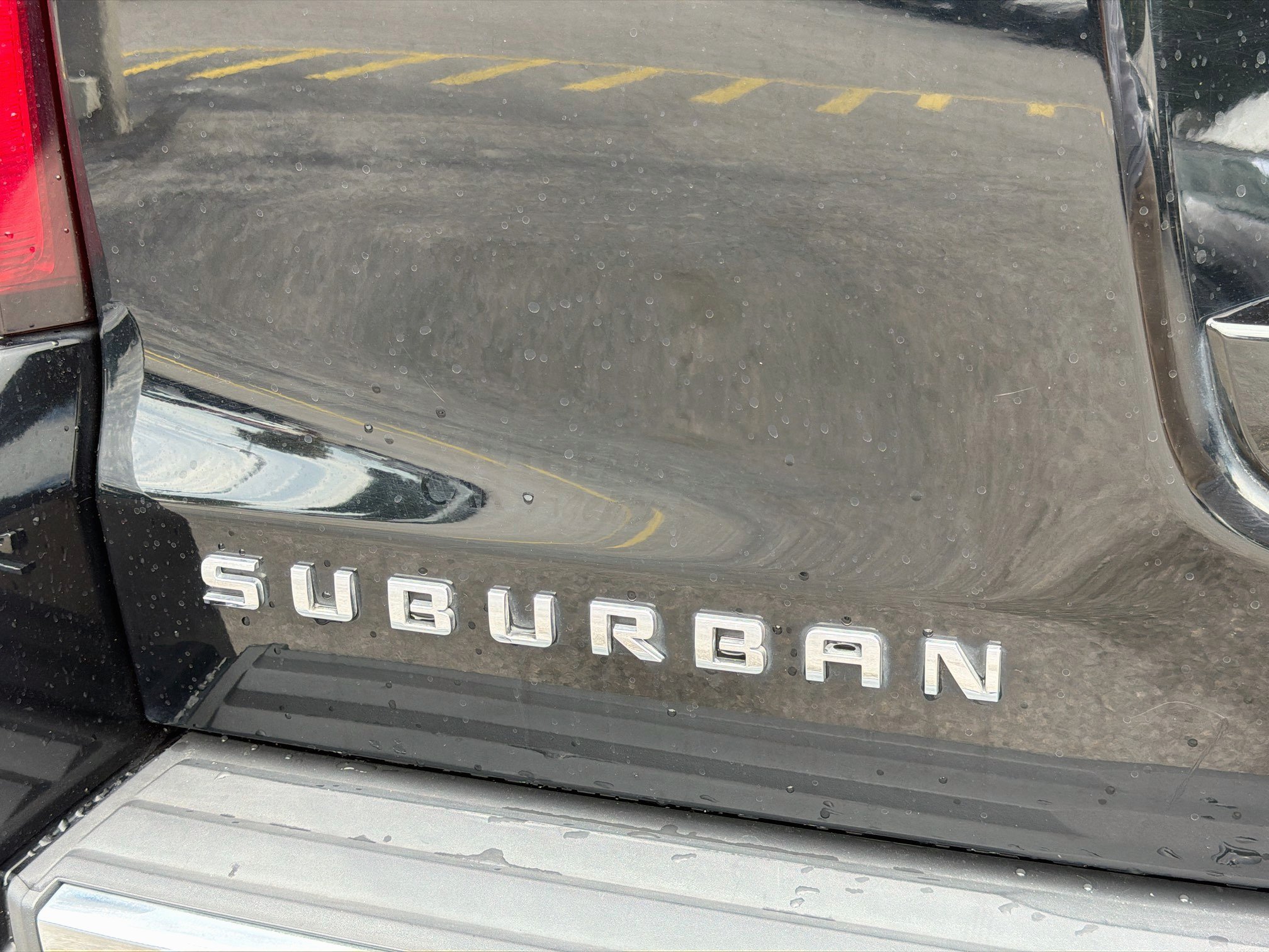 Used 2015 Chevrolet Suburban LTZ RWD image 11
