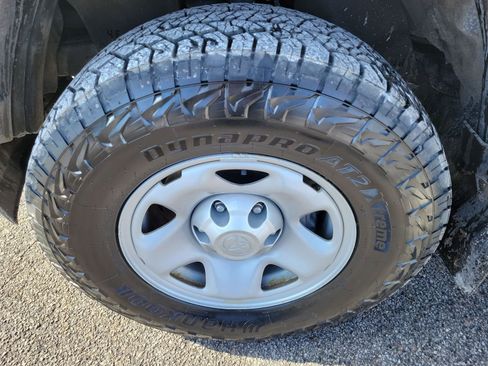 Used 2022 Toyota Tacoma SR image 9