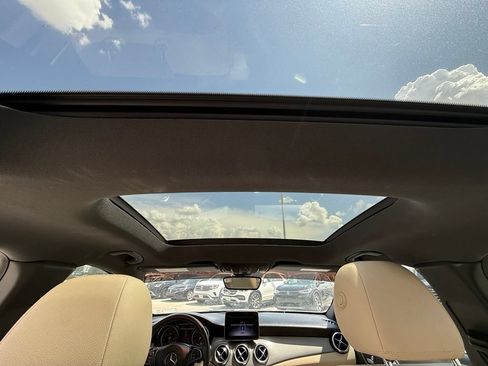 Used 2020 Mercedes-Benz GLA 250 w/ Premium Package image 19