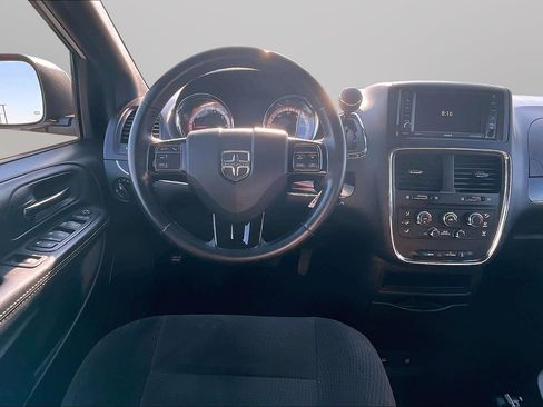 Used 2017 Dodge Grand Caravan SE FWD image 5