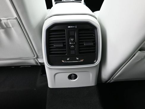 New 2026 Porsche Macan image 19