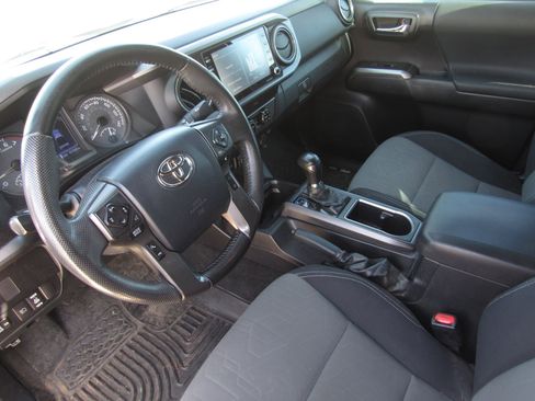 Used 2020 Toyota Tacoma TRD Off-Road w/ Technology Package image 14