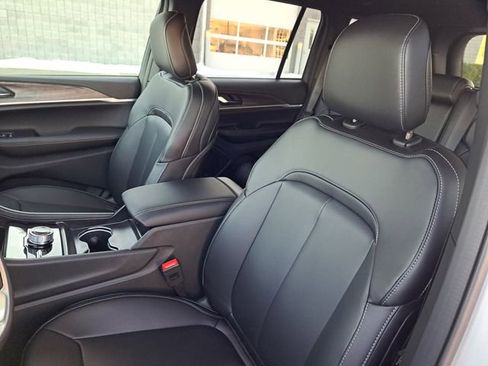 New 2025 Jeep Grand Cherokee Limited image 5