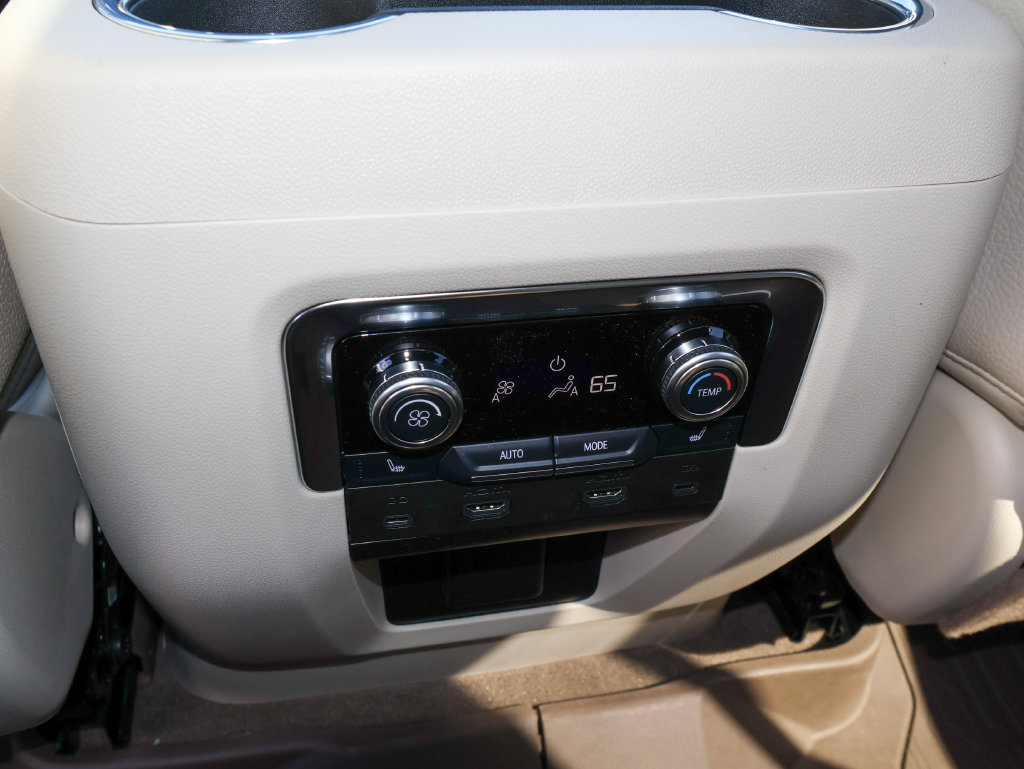 New 2026 GMC Yukon Denali w/ Advanced Technology Package AWD/4WD image 17