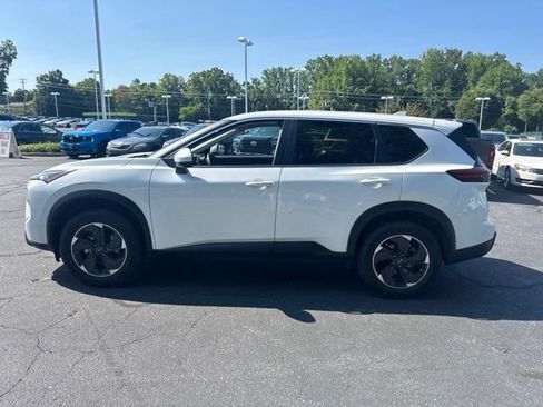 Used 2025 Nissan Rogue SV AWD/4WD image 8