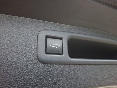 Used 2023 Toyota Highlander XSE image 30