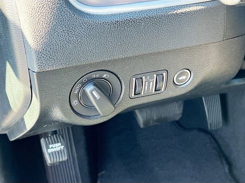 Used 2022 Dodge Charger SXT image 10