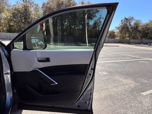 Used 2024 Toyota Corolla Cross L image 31