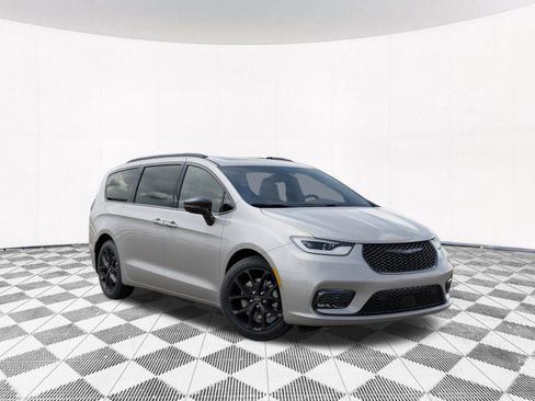 New 2026 Chrysler Pacifica Limited image 7