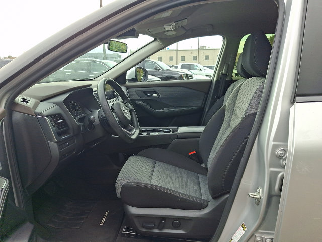Used 2023 Nissan Rogue SV AWD/4WD image 14