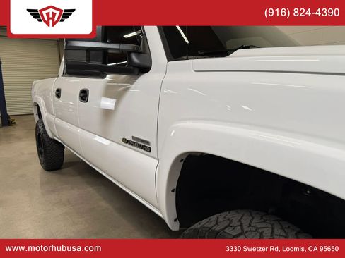 Used 2006 Chevrolet Silverado 2500 LT w/ Heavy-Duty Power Package AWD/4WD image 2