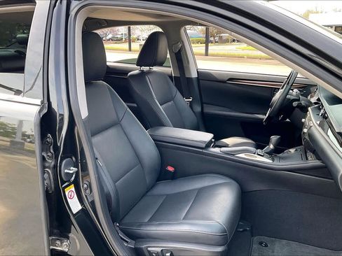 Used 2016 Lexus ES 350 w/ Navigation System Package image 9